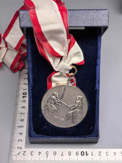 小驴勋章奖章收藏12月27日周六晚六点拍卖（珍爱和平，收藏战争，铭记历史，勿忘国耻，忠党爱国。有偿代拍，送拍规则在简介最后，参拍须阅读规则后再参拍，关系到运费包装发货时效真假辨别等关键信息，拍卖时不再发原图，看大图店主微信码在拍卖店铺介绍里） - 日本刑警比赛奖章带盒