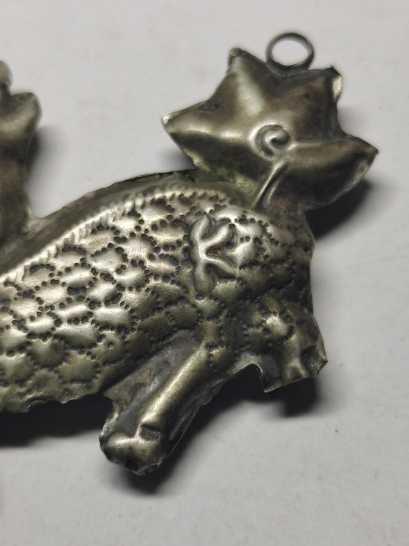 杂件专场90期 清代老银麒麟，双面工