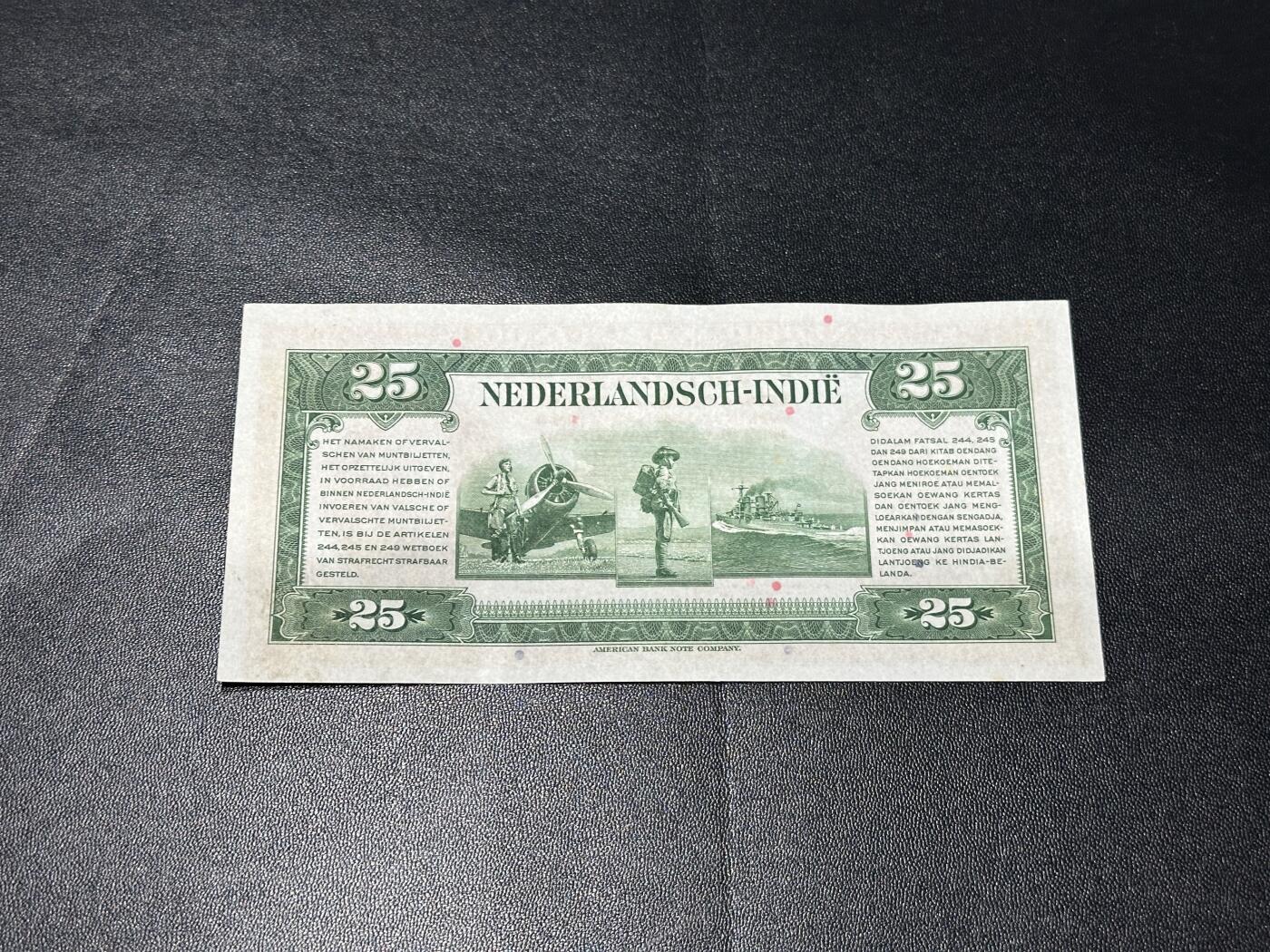 《外钞收藏家》第五百九十七期（年底收官场）（本平台长期征集拍品、欢迎藏友们联系合作） 1943年荷属东印度公司25盾 全新不绝 边角有轻微潮