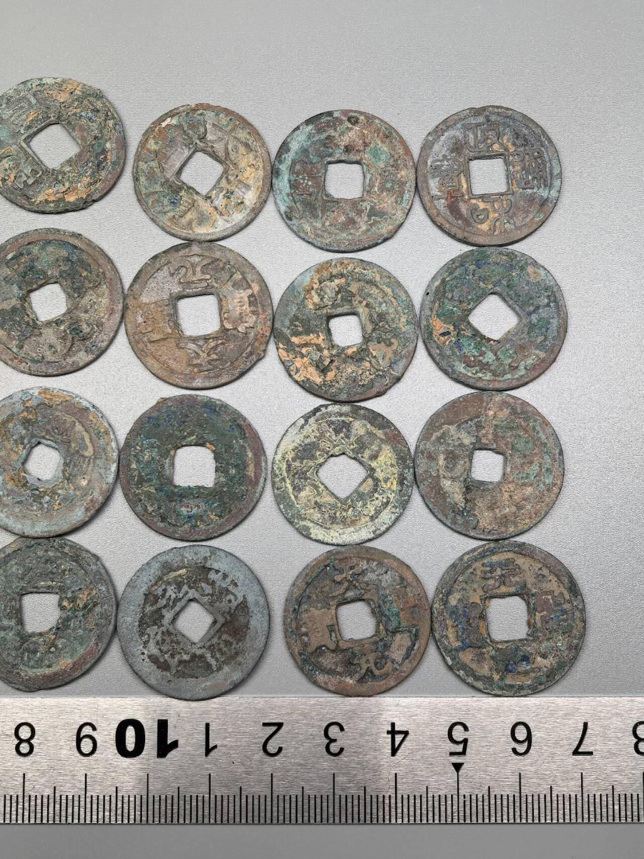 小驴勋章奖章收藏12月27日周六晚六点拍卖（珍爱和平，收藏战争，铭记历史，勿忘国耻，忠党爱国。有偿代拍，送拍规则在简介最后，参拍须阅读规则后再参拍，关系到运费包装发货时效真假辨别等关键信息，拍卖时不再发原图，看大图店主微信码在拍卖店铺介绍里） 开筒子铜钱一组品相如图