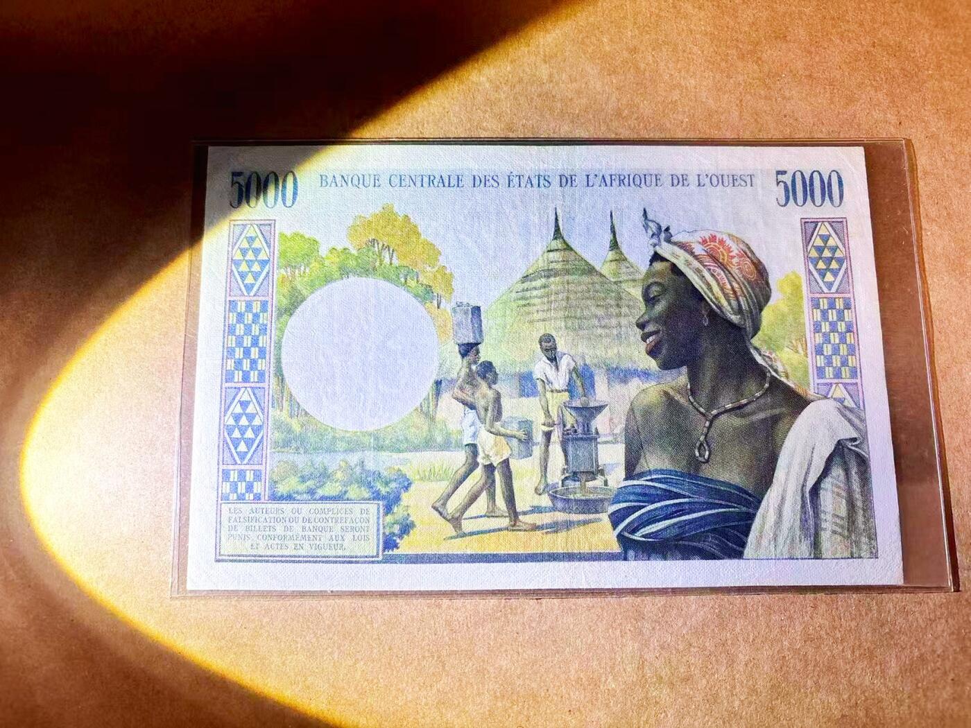 【Blue Auction】世界纸币精拍第768期——18级TOP拍卖/信誉/品质/专业/高效💫 法属西非 1961-65年5000法郎 大奶妈 法属风 设计精美   品相如图