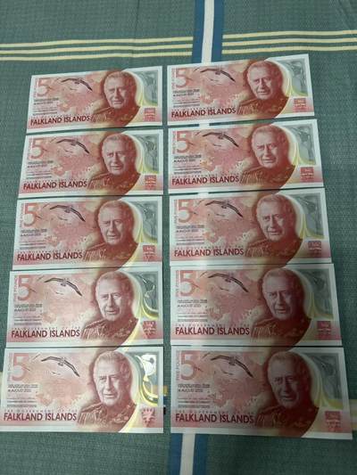 《外钞收藏家》第五百九十七期（年底收官场）（本平台长期征集拍品、欢迎藏友们联系合作） - 福克兰群岛最新查尔斯国王5镑A冠首发十张无47 其中四张朦胧号 六张全程无47