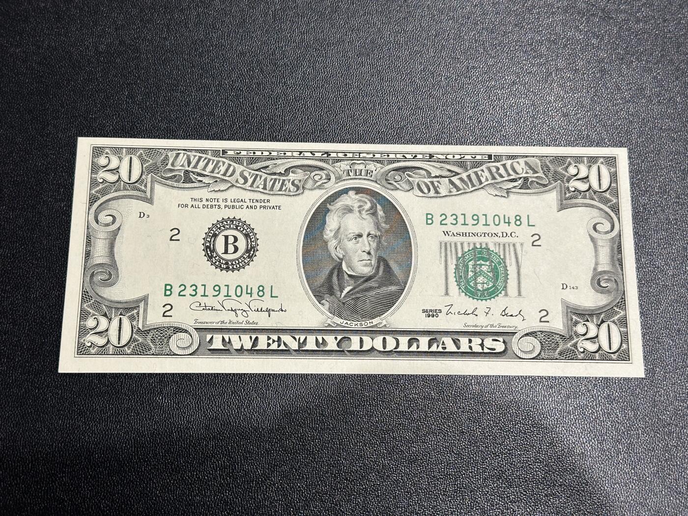 《外钞收藏家》第五百九十七期（年底收官场）（本平台长期征集拍品、欢迎藏友们联系合作） 1990年美国小头版20美元 全新 非要挑剔的话 有个角不是很绝