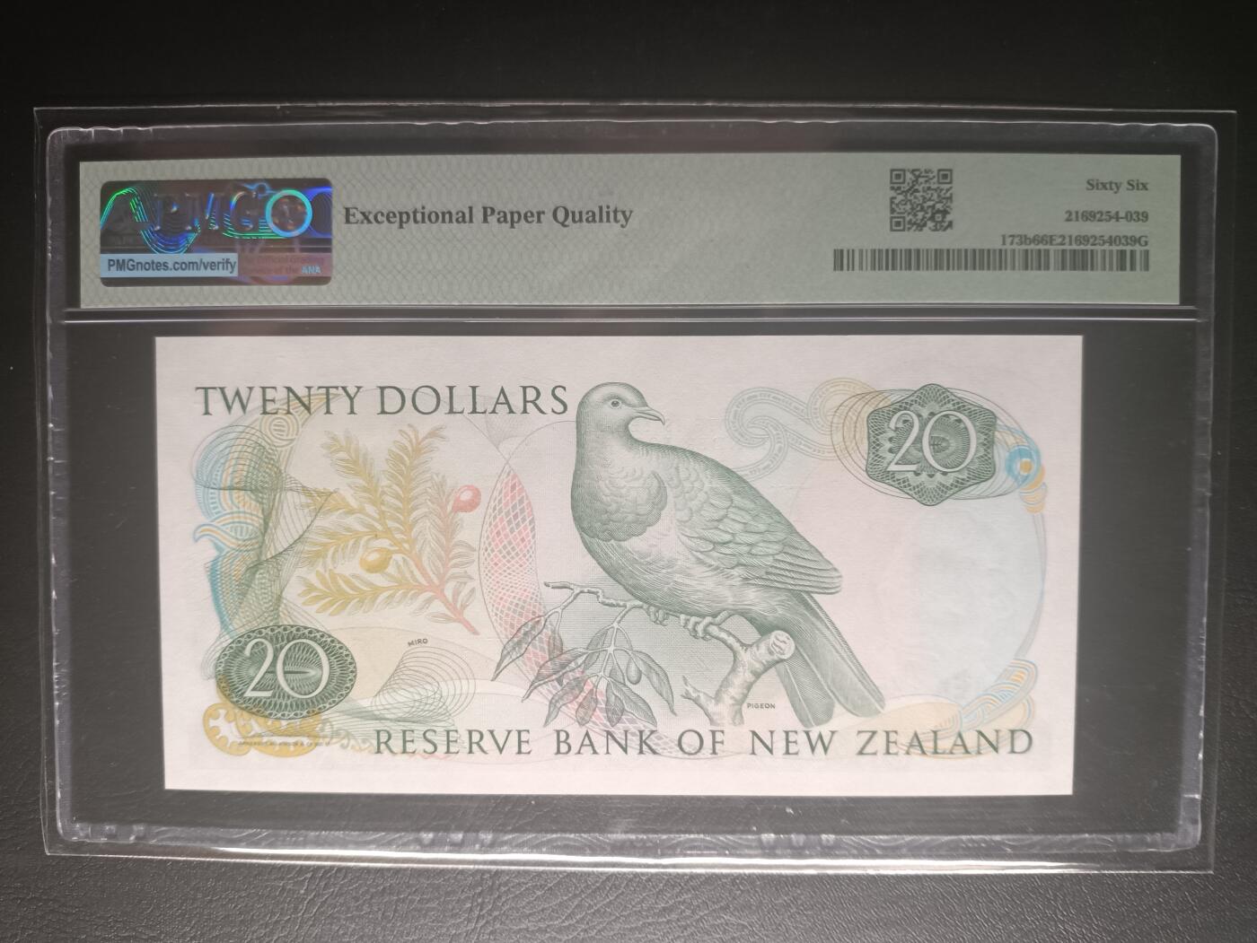 2025十二月第五期，总210期 新西兰1985版20元PMG66epq无47，中年女王和鸽子