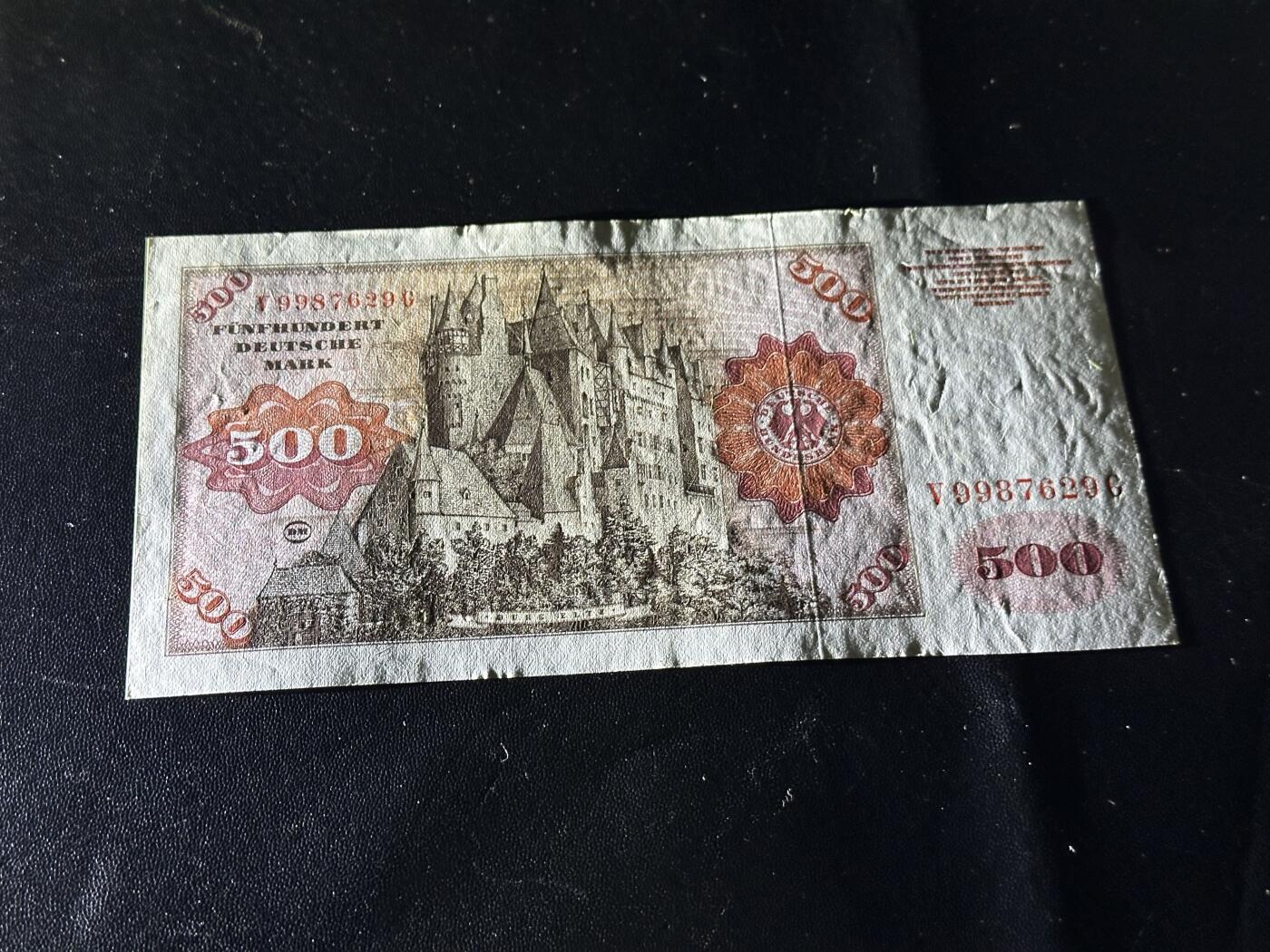 《外钞收藏家》第五百九十七期（年底收官场）（本平台长期征集拍品、欢迎藏友们联系合作） 1977年德国500马克 大副 精美品相如图 边上有小裂口已补