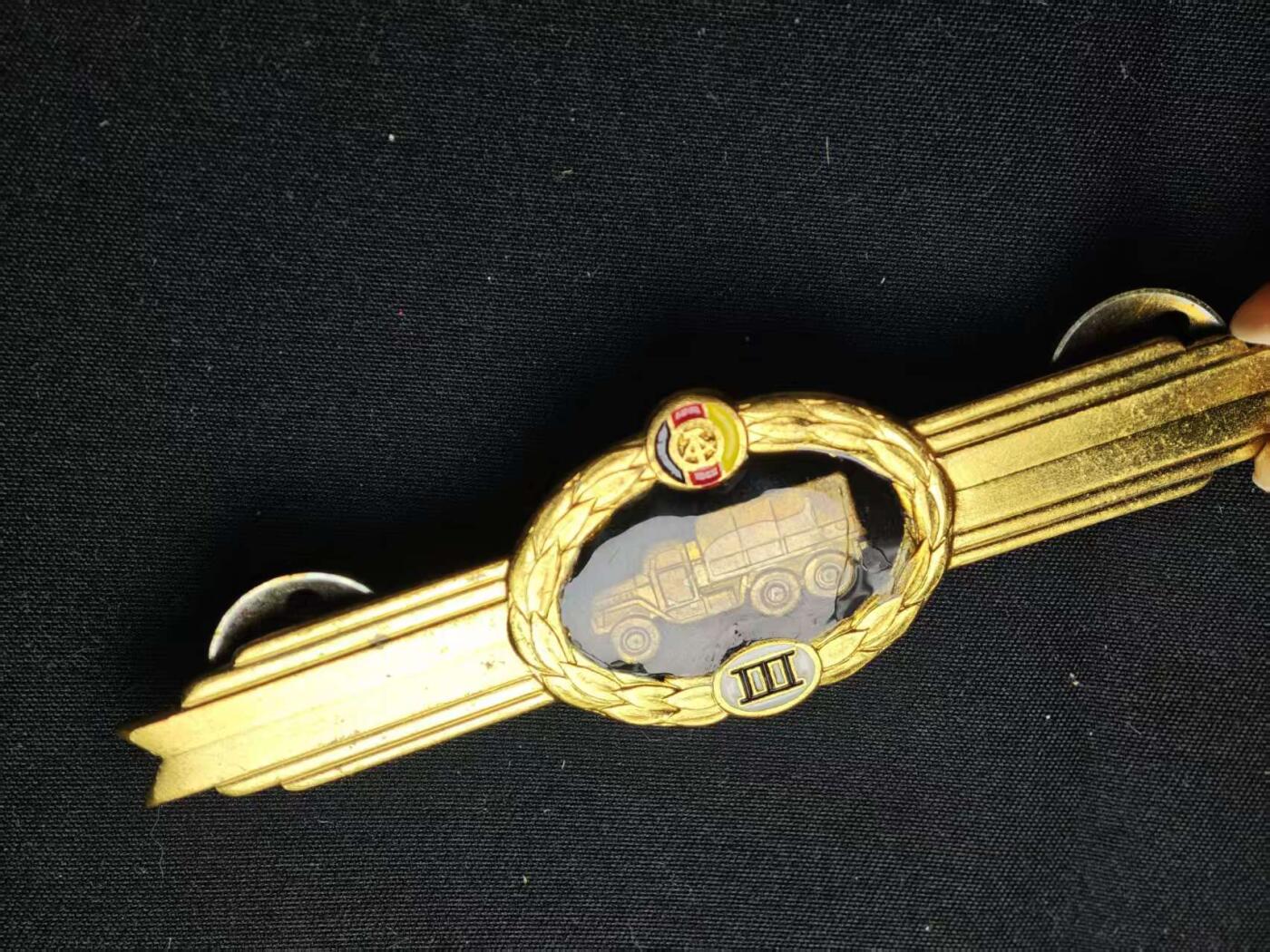 罗岚⭐爱藏⭐甄选专拍第三场-分享拍场赚佣（实体店在建中···） 民主德国人民军三级驾驶技能章 带转轮人民军造型必备