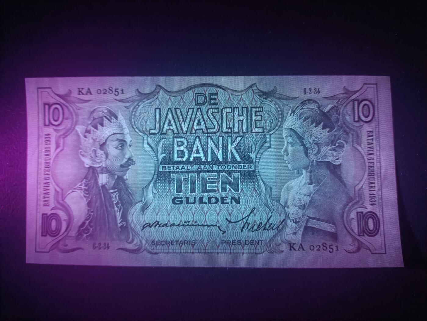 2025十二月第五期，总210期 荷属东印度（现印度尼西亚）1934年10盾AUNC千位号，民族舞蹈和四文告示，稀有早期年份