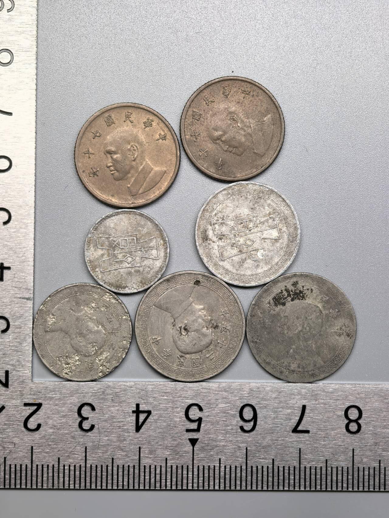 小驴勋章奖章收藏12月27日周六晚六点拍卖（珍爱和平，收藏战争，铭记历史，勿忘国耻，忠党爱国。有偿代拍，送拍规则在简介最后，参拍须阅读规则后再参拍，关系到运费包装发货时效真假辨别等关键信息，拍卖时不再发原图，看大图店主微信码在拍卖店铺介绍里） 孙中山先生像蒋光头硬币一组