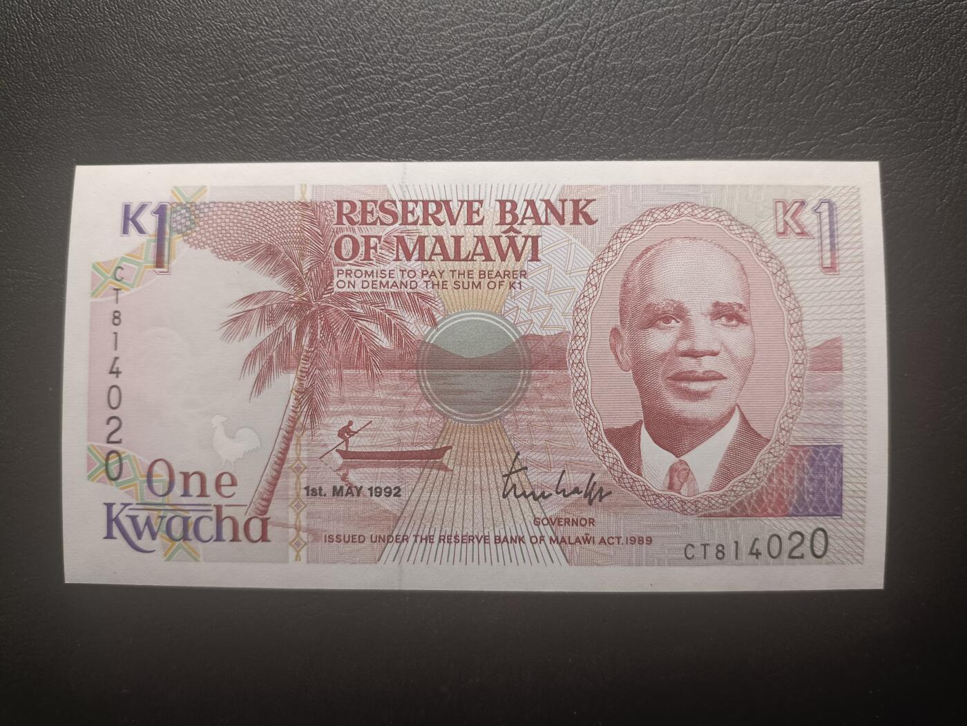 2025十二月第五期，总210期 马拉维1992年1克瓦查UNC，少见年份，首任总统班达和黑鬼摘烟草