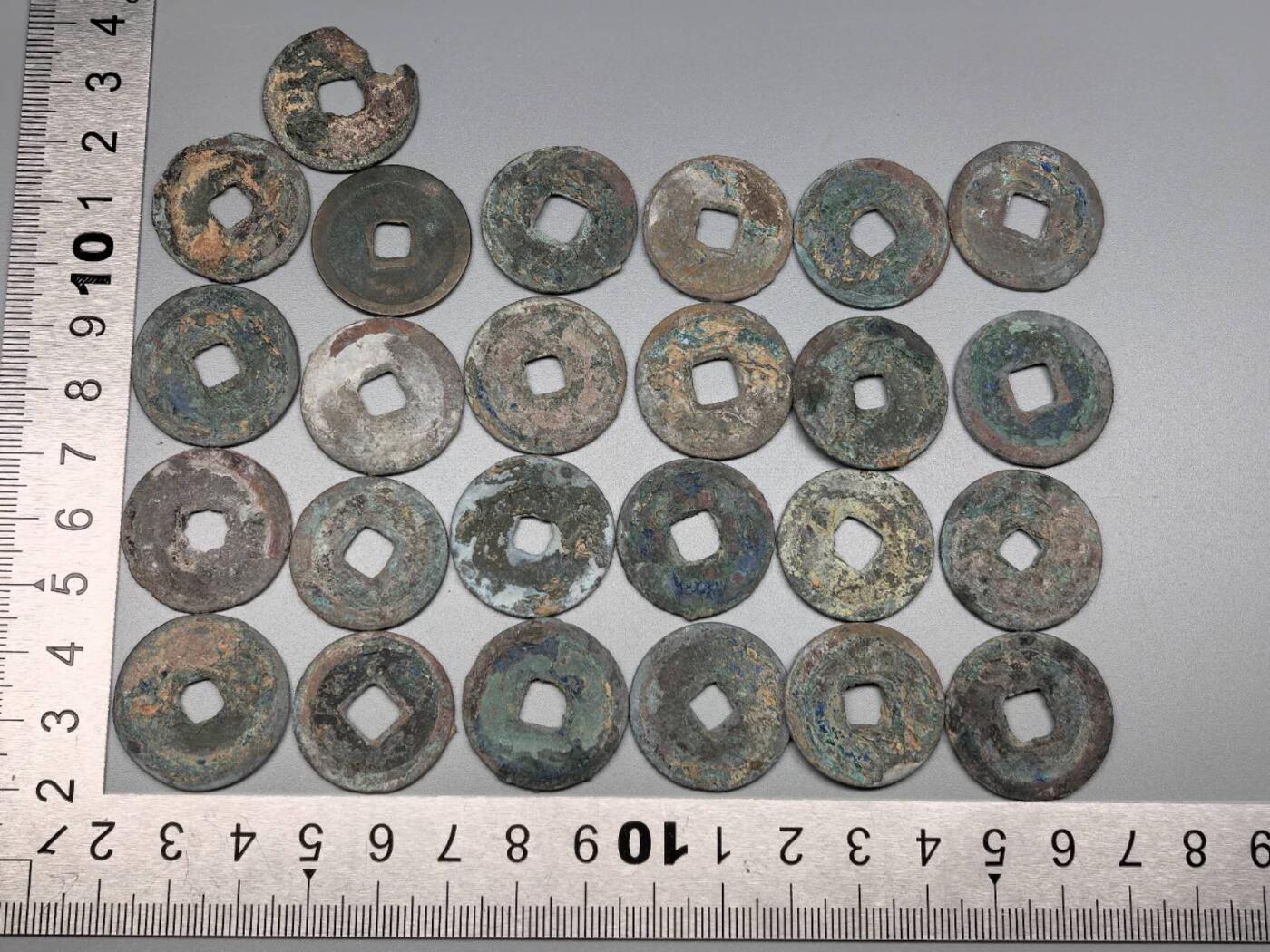 小驴勋章奖章收藏12月27日周六晚六点拍卖（珍爱和平，收藏战争，铭记历史，勿忘国耻，忠党爱国。有偿代拍，送拍规则在简介最后，参拍须阅读规则后再参拍，关系到运费包装发货时效真假辨别等关键信息，拍卖时不再发原图，看大图店主微信码在拍卖店铺介绍里） 开筒子铜钱一组品相如图