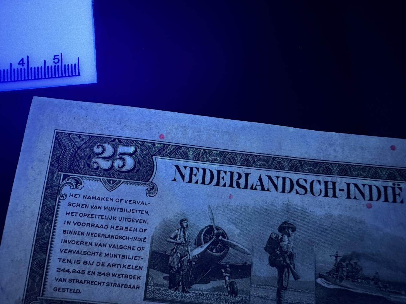 《外钞收藏家》第五百九十七期（年底收官场）（本平台长期征集拍品、欢迎藏友们联系合作） 1943年荷属东印度公司25盾 全新不绝 边角有轻微潮