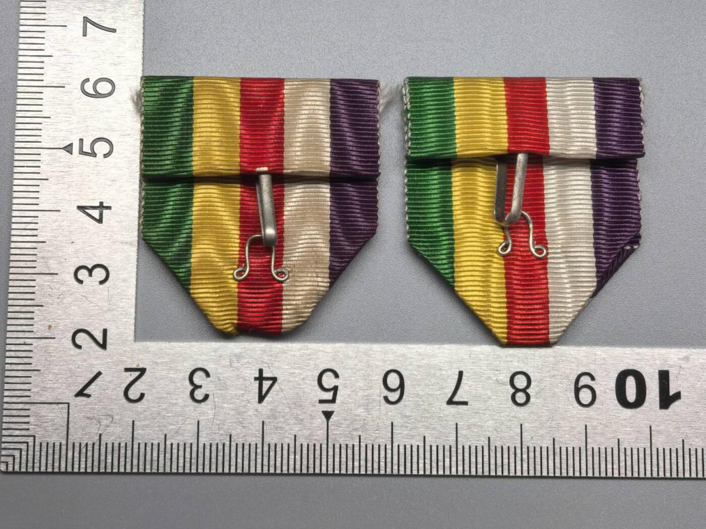 小驴勋章奖章收藏12月27日周六晚六点拍卖（珍爱和平，收藏战争，铭记历史，勿忘国耻，忠党爱国。有偿代拍，送拍规则在简介最后，参拍须阅读规则后再参拍，关系到运费包装发货时效真假辨别等关键信息，拍卖时不再发原图，看大图店主微信码在拍卖店铺介绍里） 大礼绶带一对