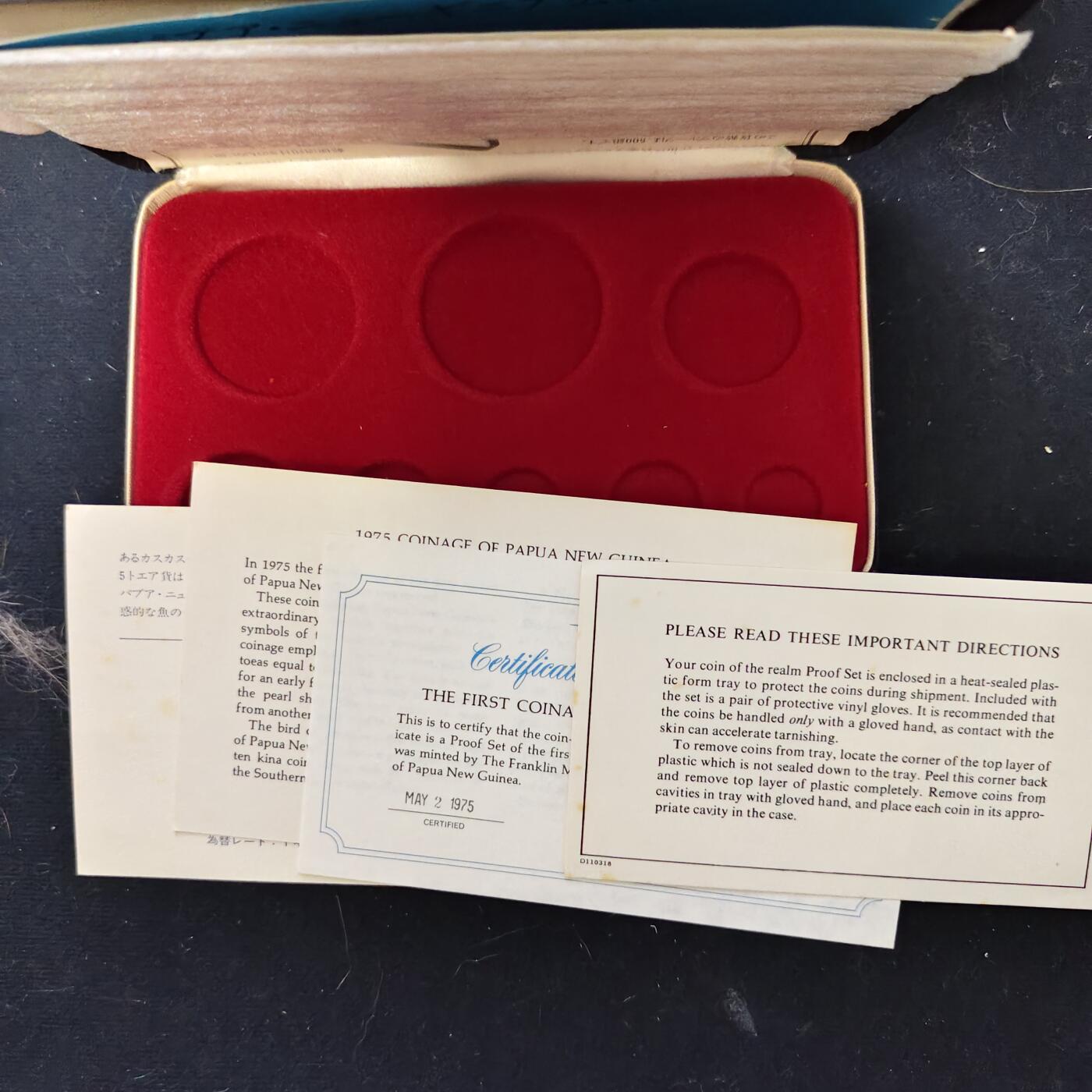 【全场包邮】纯粹捡漏拍489场（免费代拍第26场） 【收藏用品】巴布亚新几内亚1975年官方精制套币-空盒证书