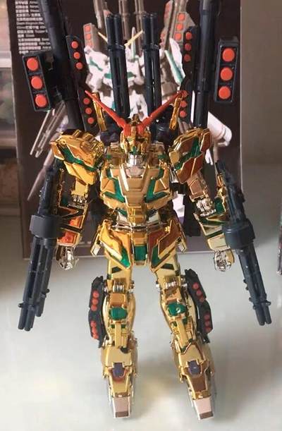 高达手办 - 国产高达全装备独角兽，黄金电镀3个盾牌没有了，其他配件都在，有胶，无损！！