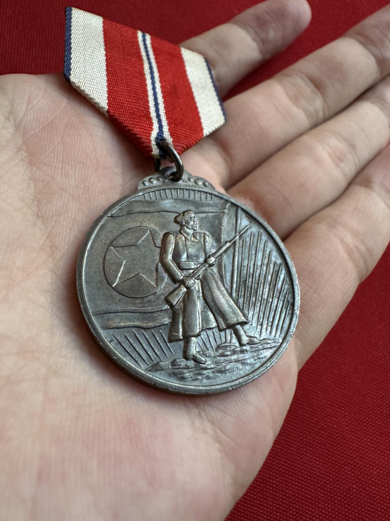 五哥徽章群   27号周六晚上八点4群联拍 银章