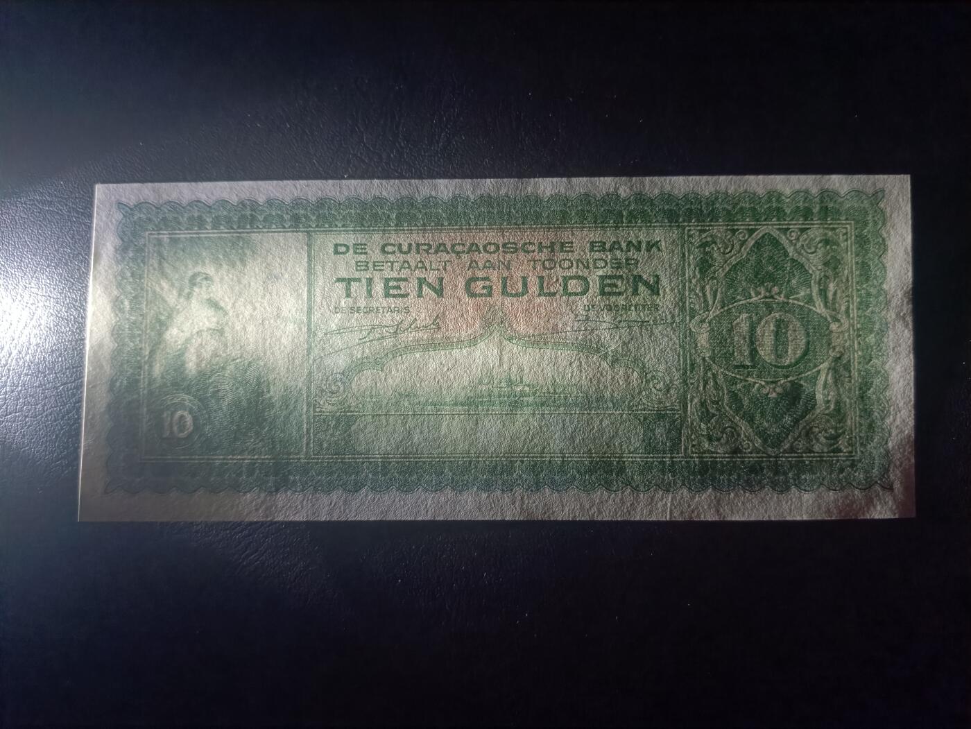 2025十二月第五期，总210期 荷属库拉索1942年10盾流通好品XF，稀有荷属殖民地中高面值品种，库拉索港俯瞰图和女性形象