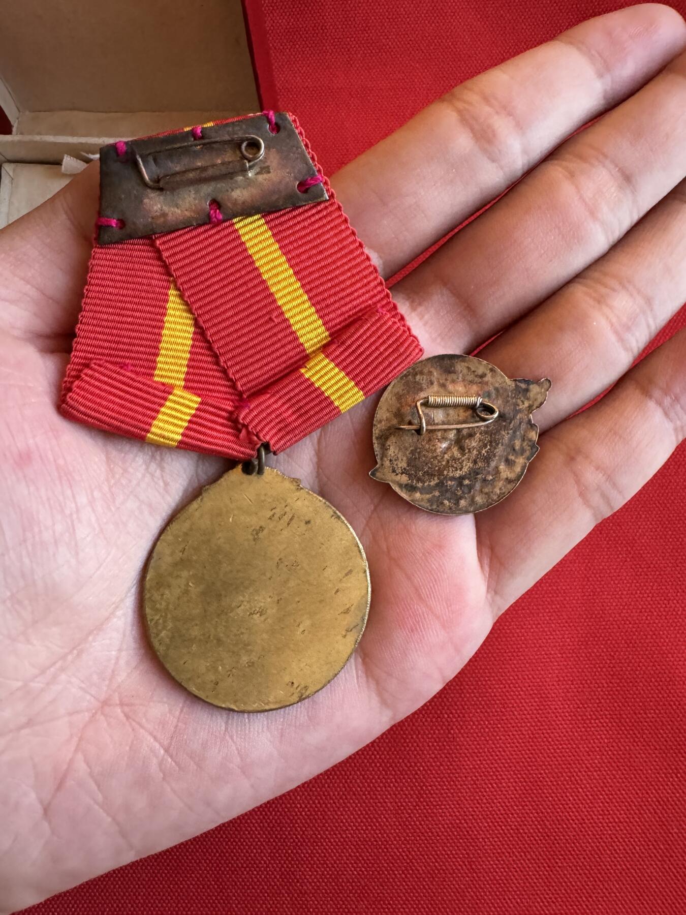 五哥徽章群   27号周六晚上八点4群联拍 铜章