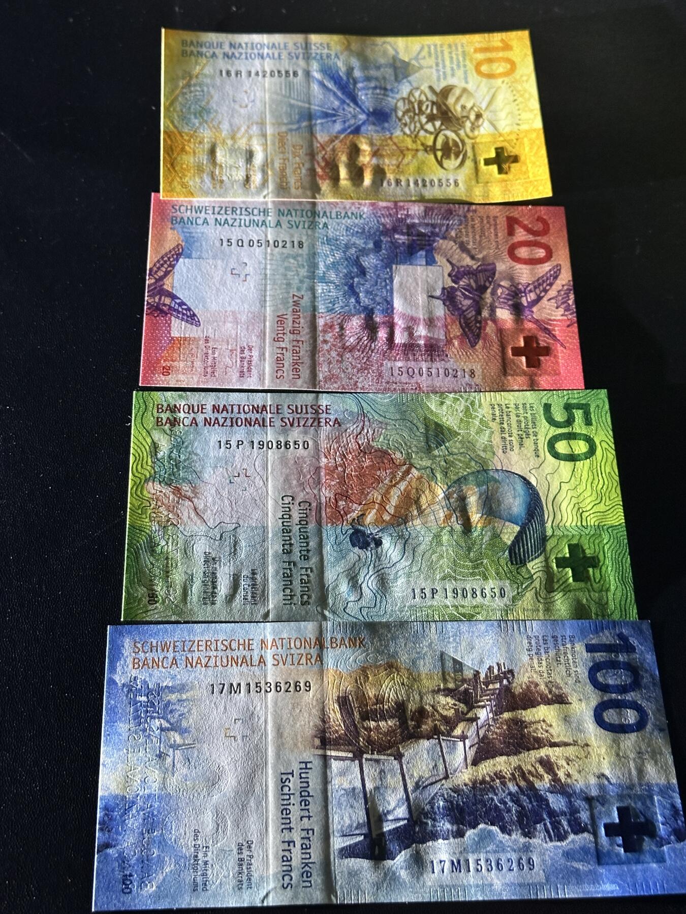 《外钞收藏家》第五百九十七期（年底收官场）（本平台长期征集拍品、欢迎藏友们联系合作） 瑞士手版10-100法郎 四张一起 全新UNC 其中三张是无47靓号