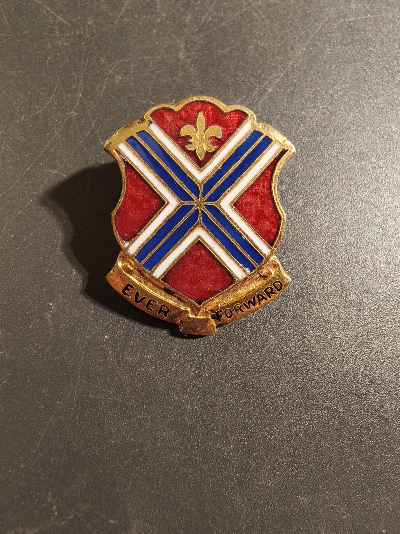 老王徽章第172期 美国陆军第116步兵团证章      二战时期横针版    铜质珐琅