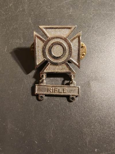 老王徽章第172期 - 美国步兵射手技能章    步枪勋条