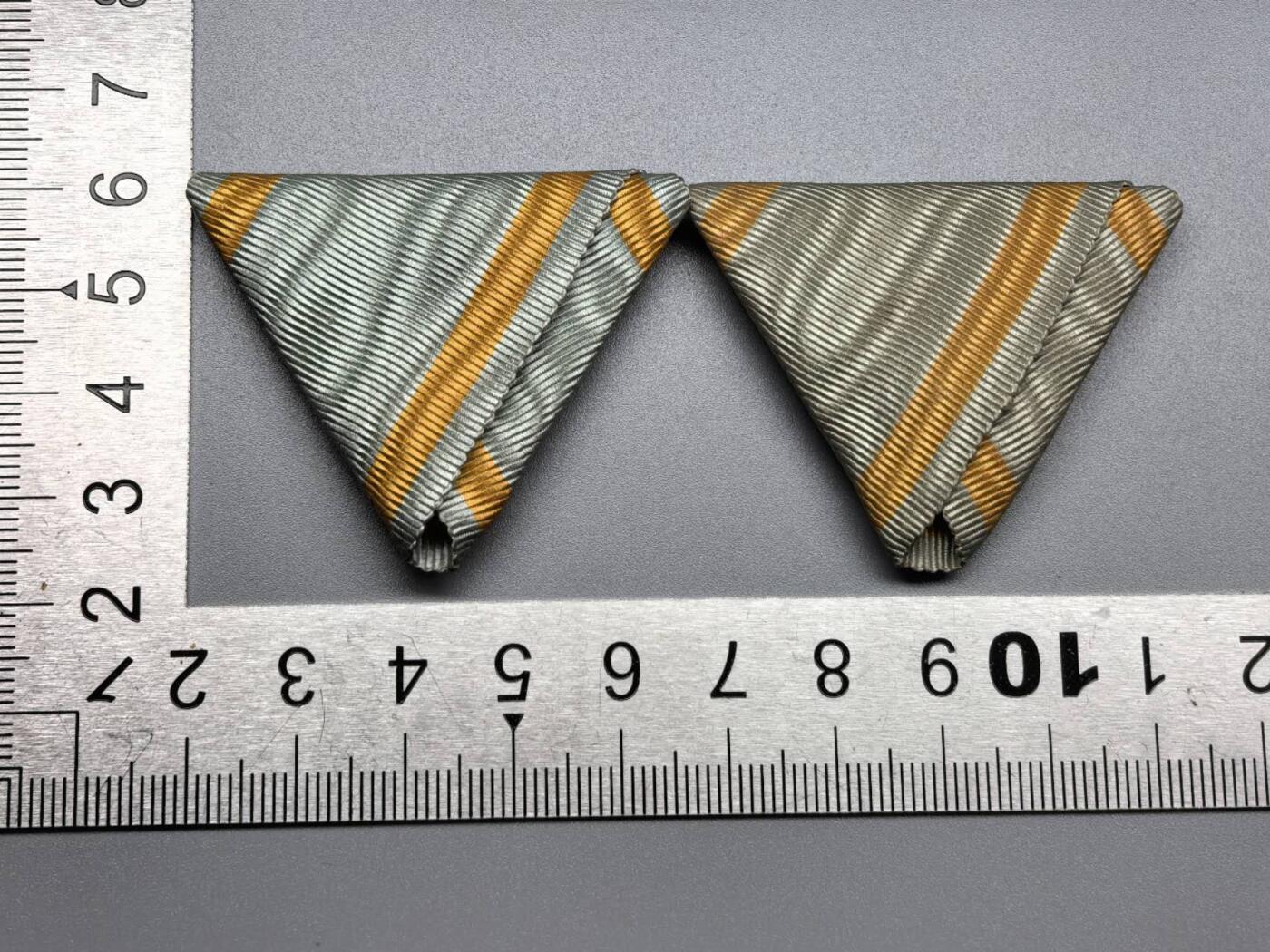 小驴勋章奖章收藏12月27日周六晚六点拍卖（珍爱和平，收藏战争，铭记历史，勿忘国耻，忠党爱国。有偿代拍，送拍规则在简介最后，参拍须阅读规则后再参拍，关系到运费包装发货时效真假辨别等关键信息，拍卖时不再发原图，看大图店主微信码在拍卖店铺介绍里） 瑞宝绶带一对