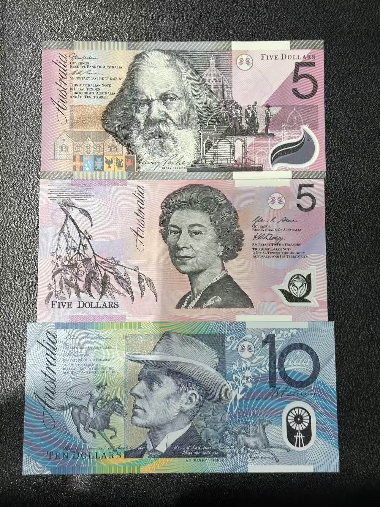 《外钞收藏家》第五百九十七期（年底收官场）（本平台长期征集拍品、欢迎藏友们联系合作） 澳大利亚5元 纪念钞和流通钞2张+新西兰10元 一起 全新UNC