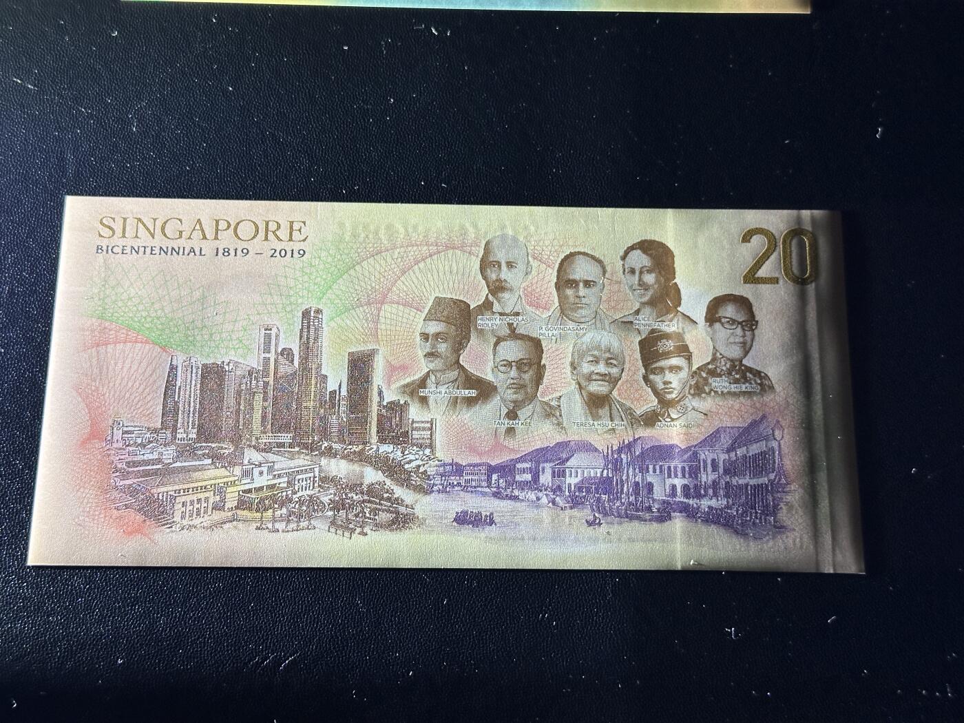 《外钞收藏家》第五百九十七期（年底收官场）（本平台长期征集拍品、欢迎藏友们联系合作） 2019年新加坡20元 纪念钞 全新UNC