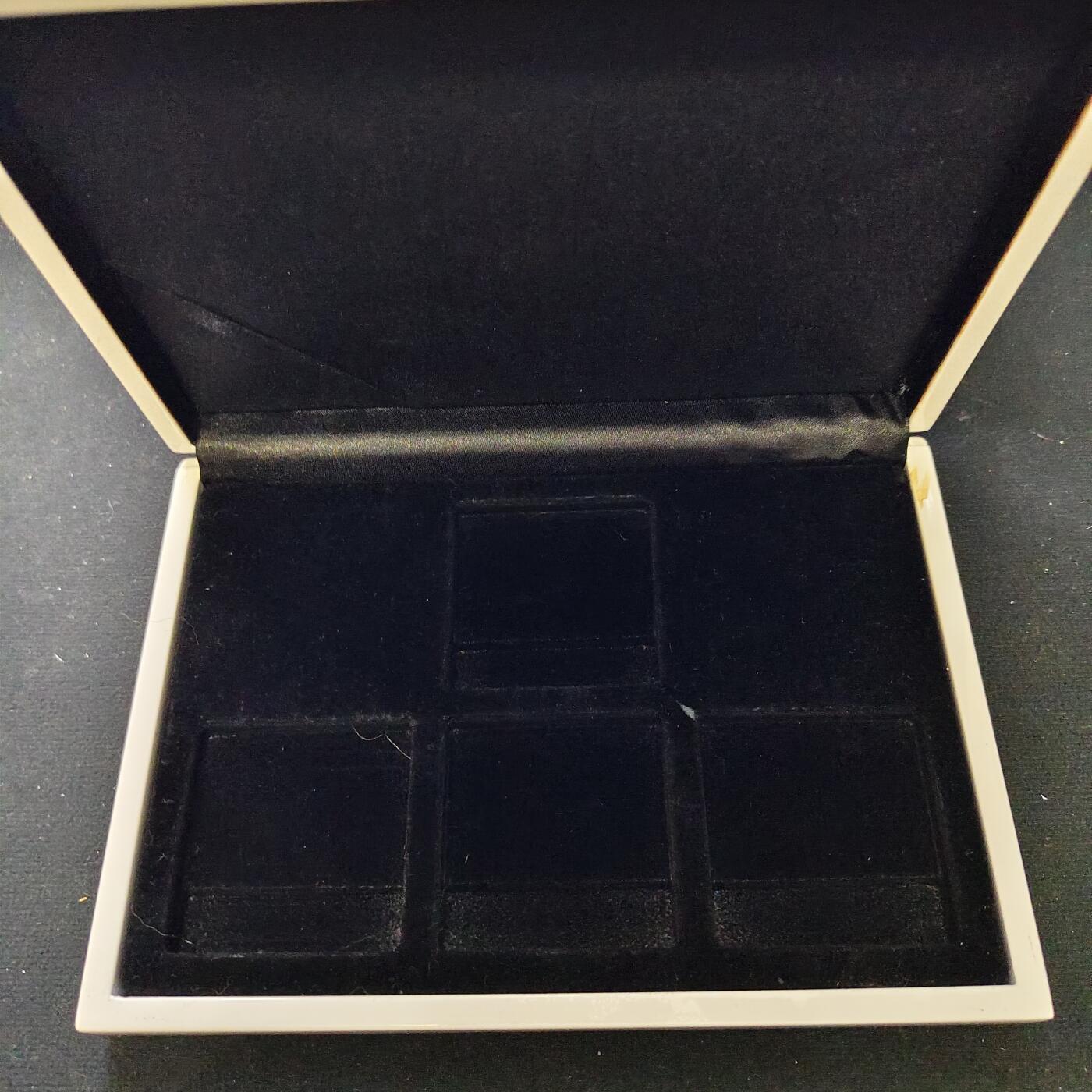 【全场包邮】纯粹捡漏拍489场（免费代拍第26场） 【收藏用品】各类钱币套装空盒一组