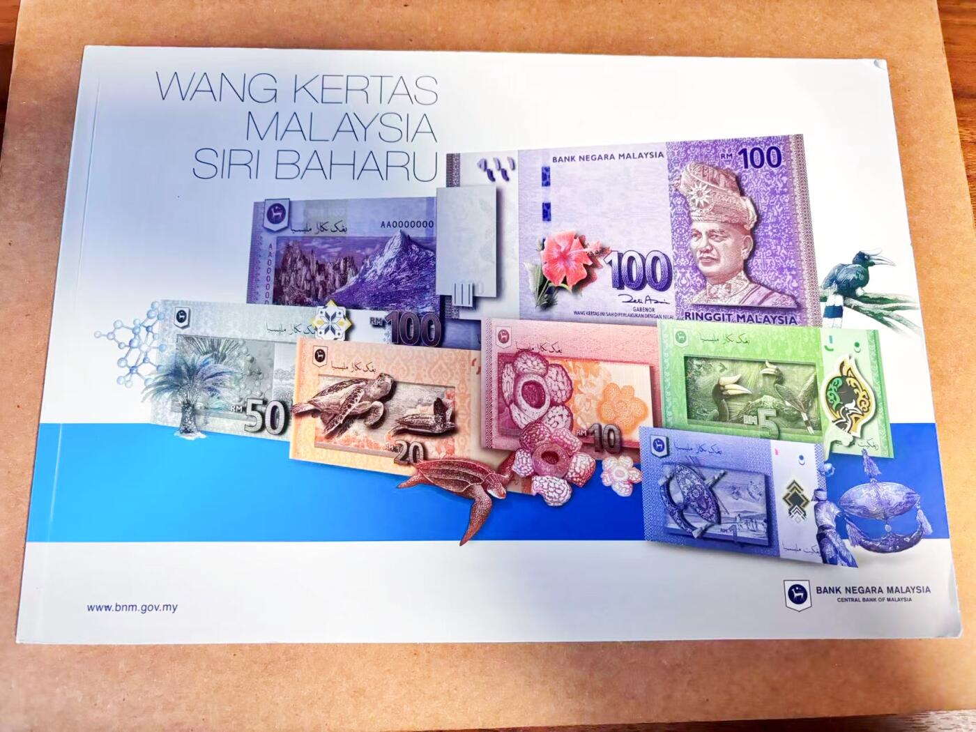 【Blue Auction】世界纸币精拍第768期——18级TOP拍卖/信誉/品质/专业/高效💫 【带册 一组6张全同号AA冠无47】马来西亚1-100林吉特 全新UNC