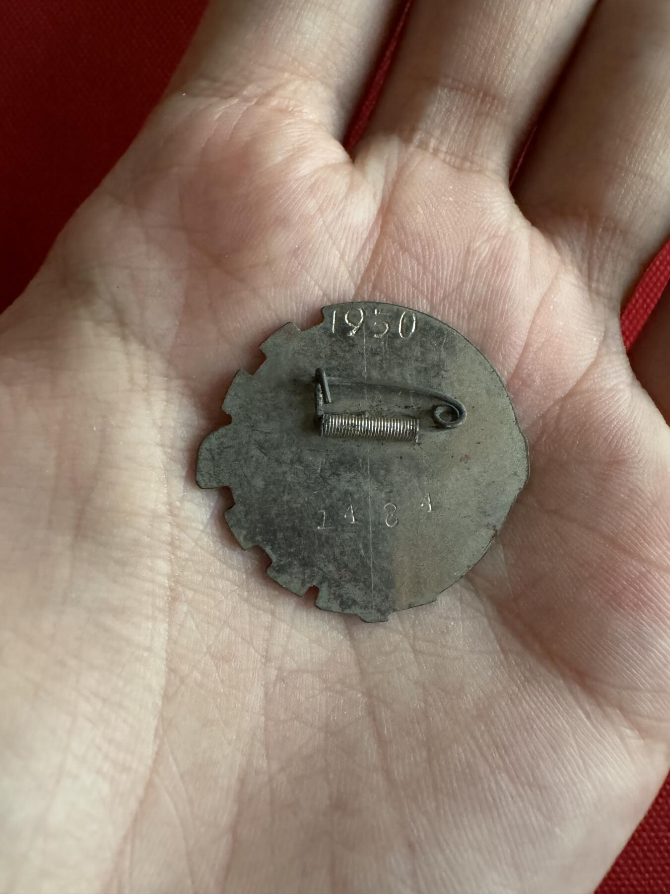 五哥徽章群   27号周六晚上八点4群联拍 铜章