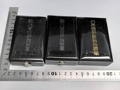 小驴勋章奖章收藏12月27日周六晚六点拍卖（珍爱和平，收藏战争，铭记历史，勿忘国耻，忠党爱国。有偿代拍，送拍规则在简介最后，参拍须阅读规则后再参拍，关系到运费包装发货时效真假辨别等关键信息，拍卖时不再发原图，看大图店主微信码在拍卖店铺介绍里） - 铁道、白叶空盒子一组3个