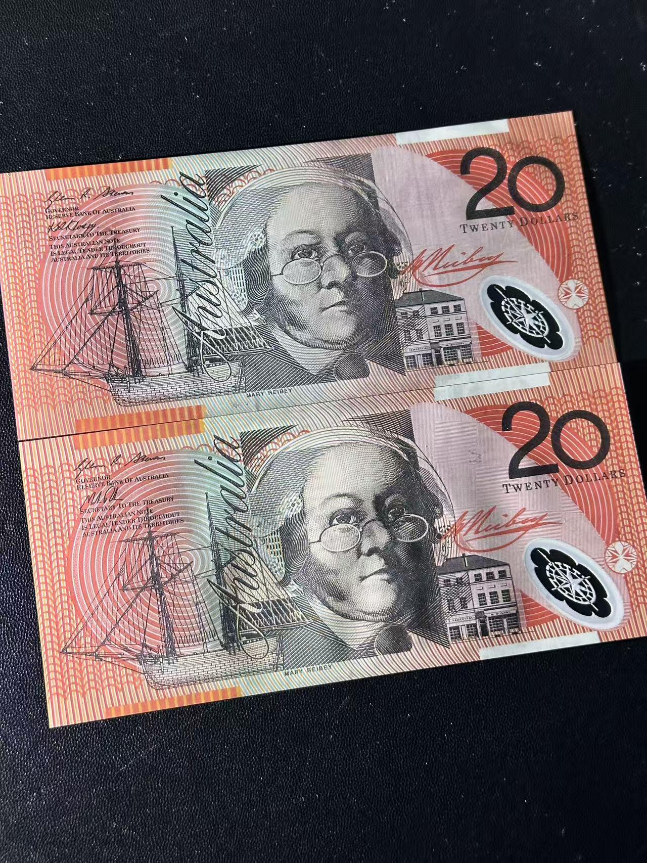 《外钞收藏家》第五百九十七期（年底收官场）（本平台长期征集拍品、欢迎藏友们联系合作） 2007和13年澳大利亚20元 2张一起  全新UNC