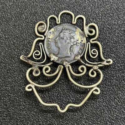 西秦中古拍卖第七十期 - 香港银币制作的银饰品 重3.6克