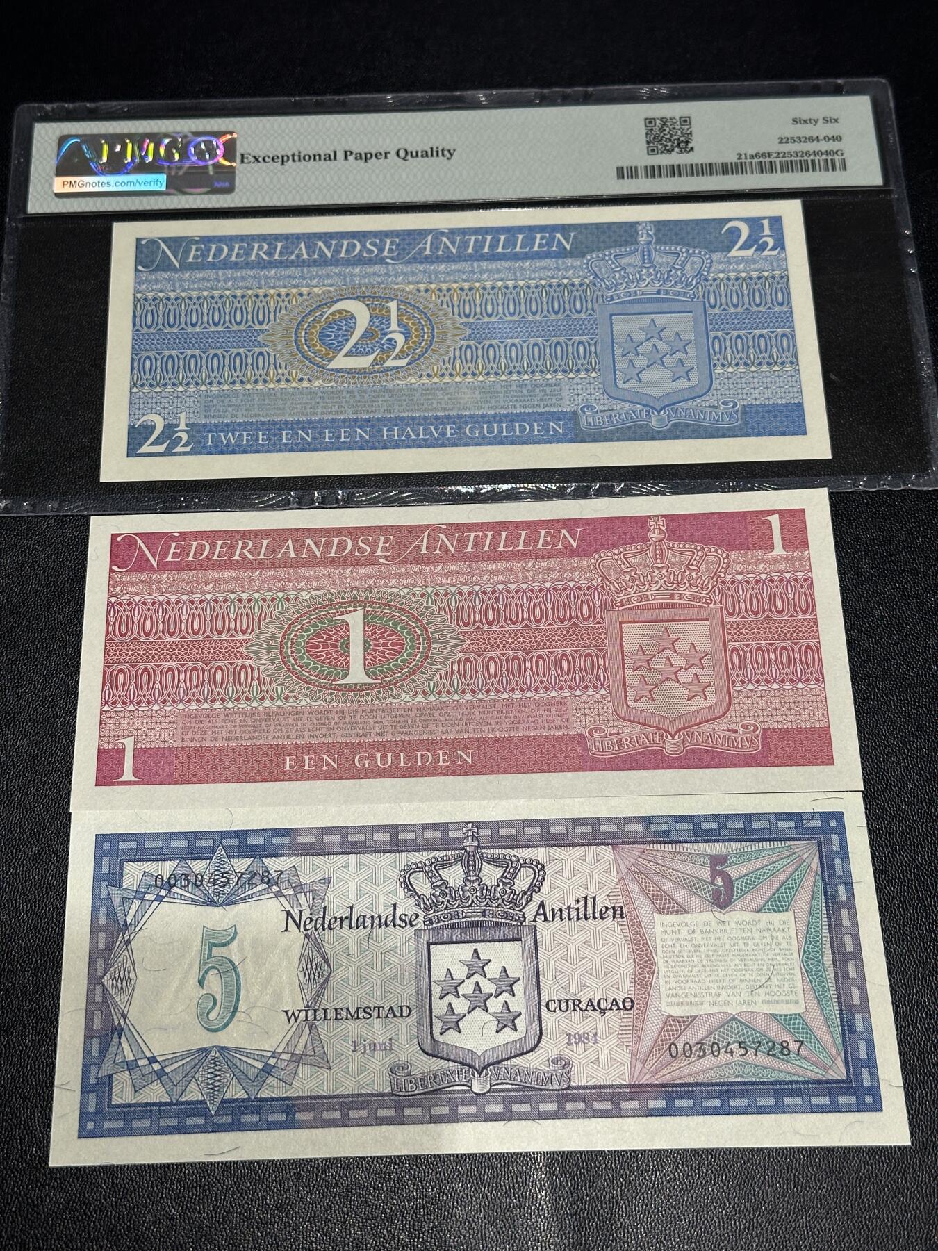 《外钞收藏家》第五百九十七期（年底收官场）（本平台长期征集拍品、欢迎藏友们联系合作） 荷属安第列斯1、2.5、5盾 3张一起 2.5盾PMG66 其他全新