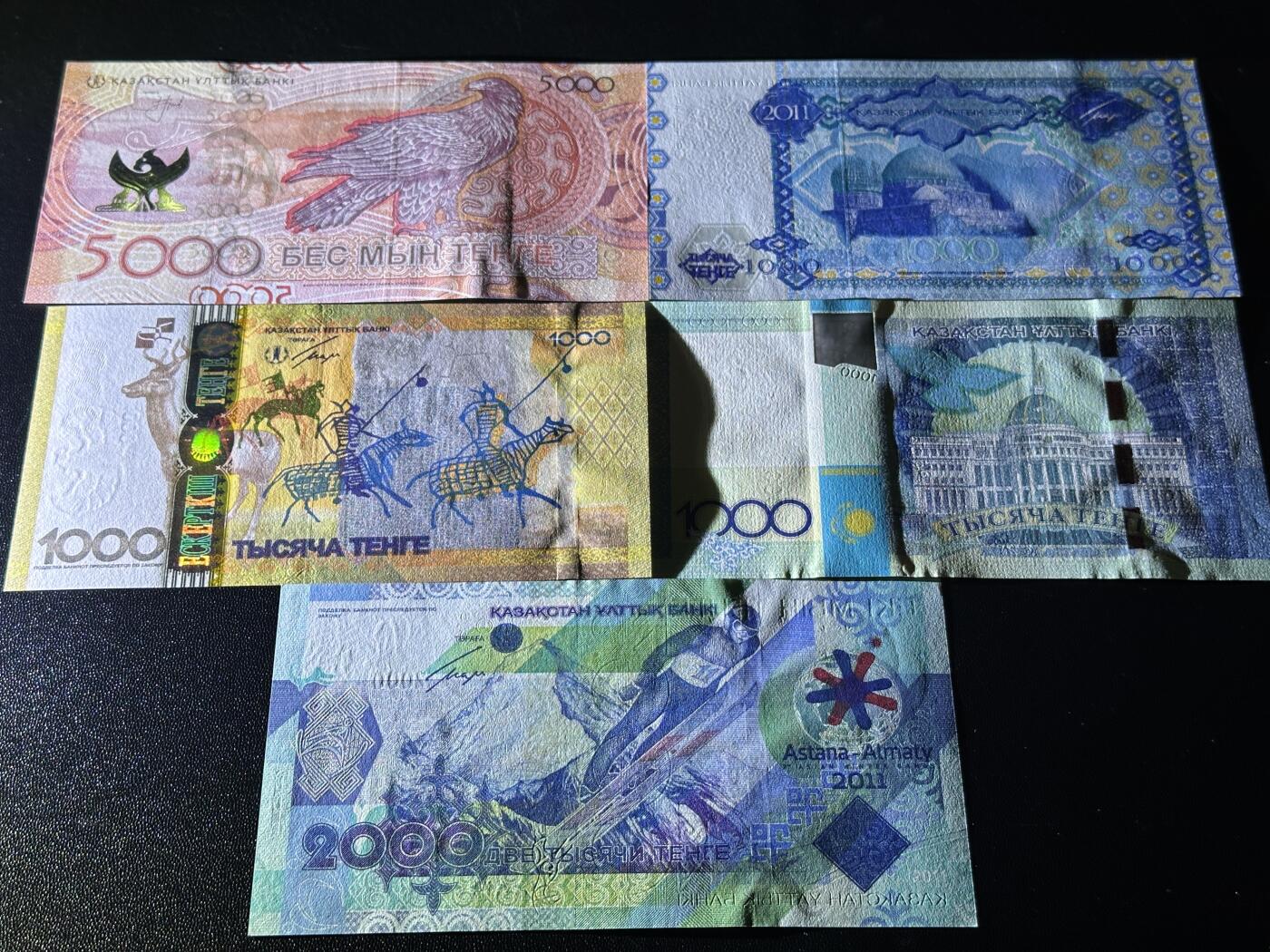 《外钞收藏家》第五百九十七期（年底收官场）（本平台长期征集拍品、欢迎藏友们联系合作） 哈萨克斯坦1000、2000、5000面额  1000有3个版本 全部是AA冠  五张一起 全新UNC