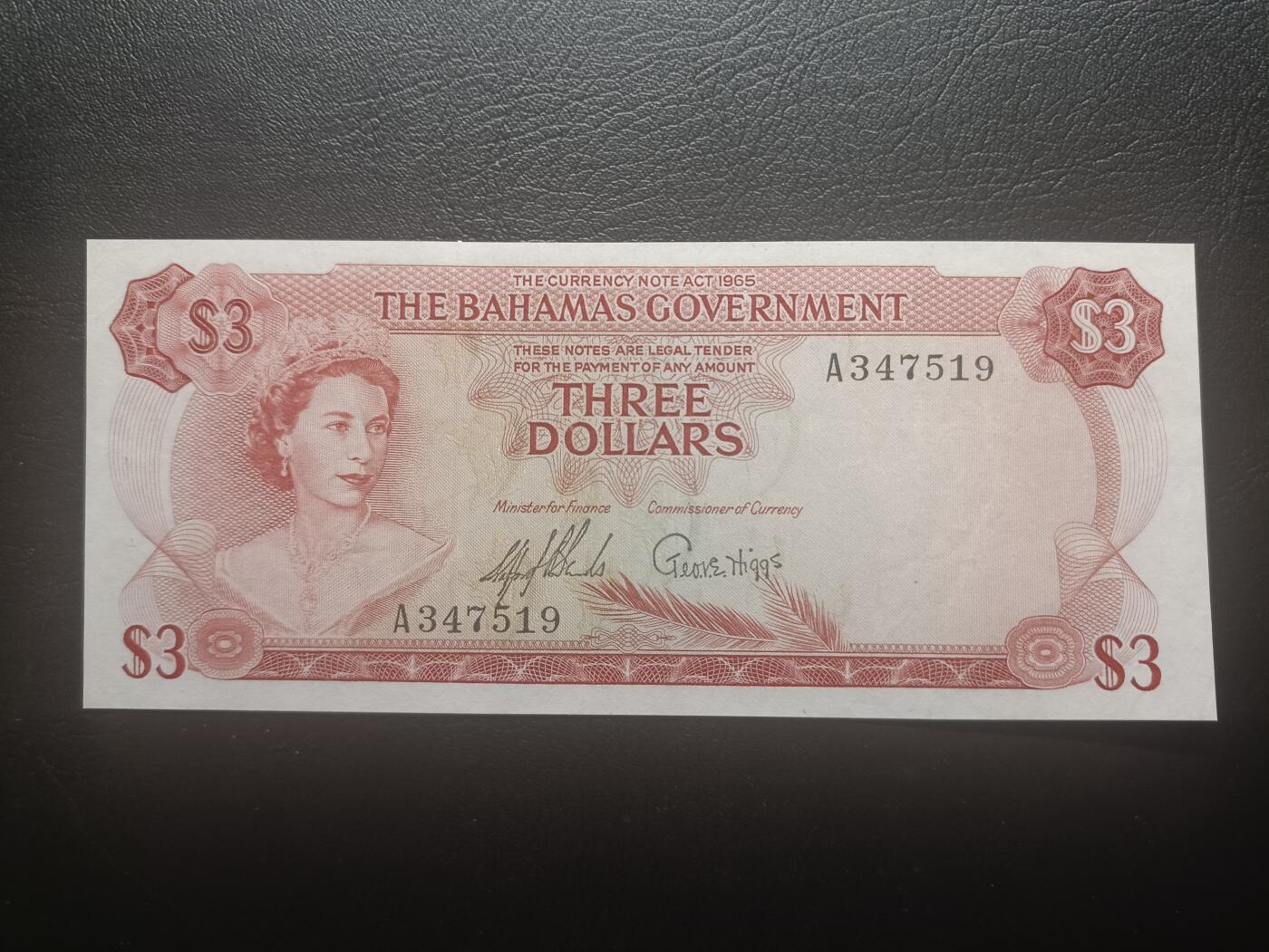 2025十二月第五期，总210期 巴哈马1965年3元AUNC首冠A，早期“巴哈马政府”版本，大冠女王和天堂海滩