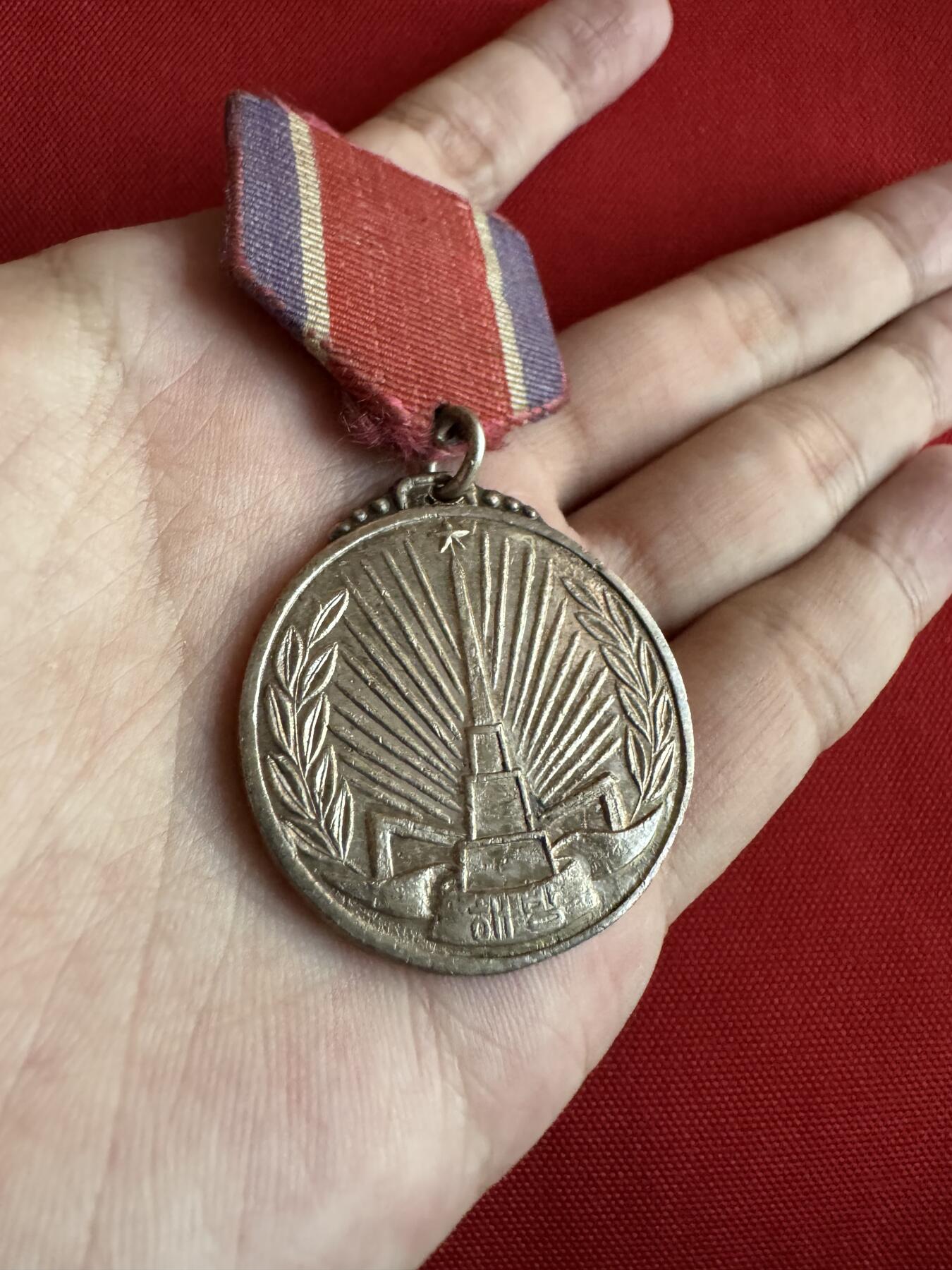 五哥徽章群   27号周六晚上八点4群联拍 银章