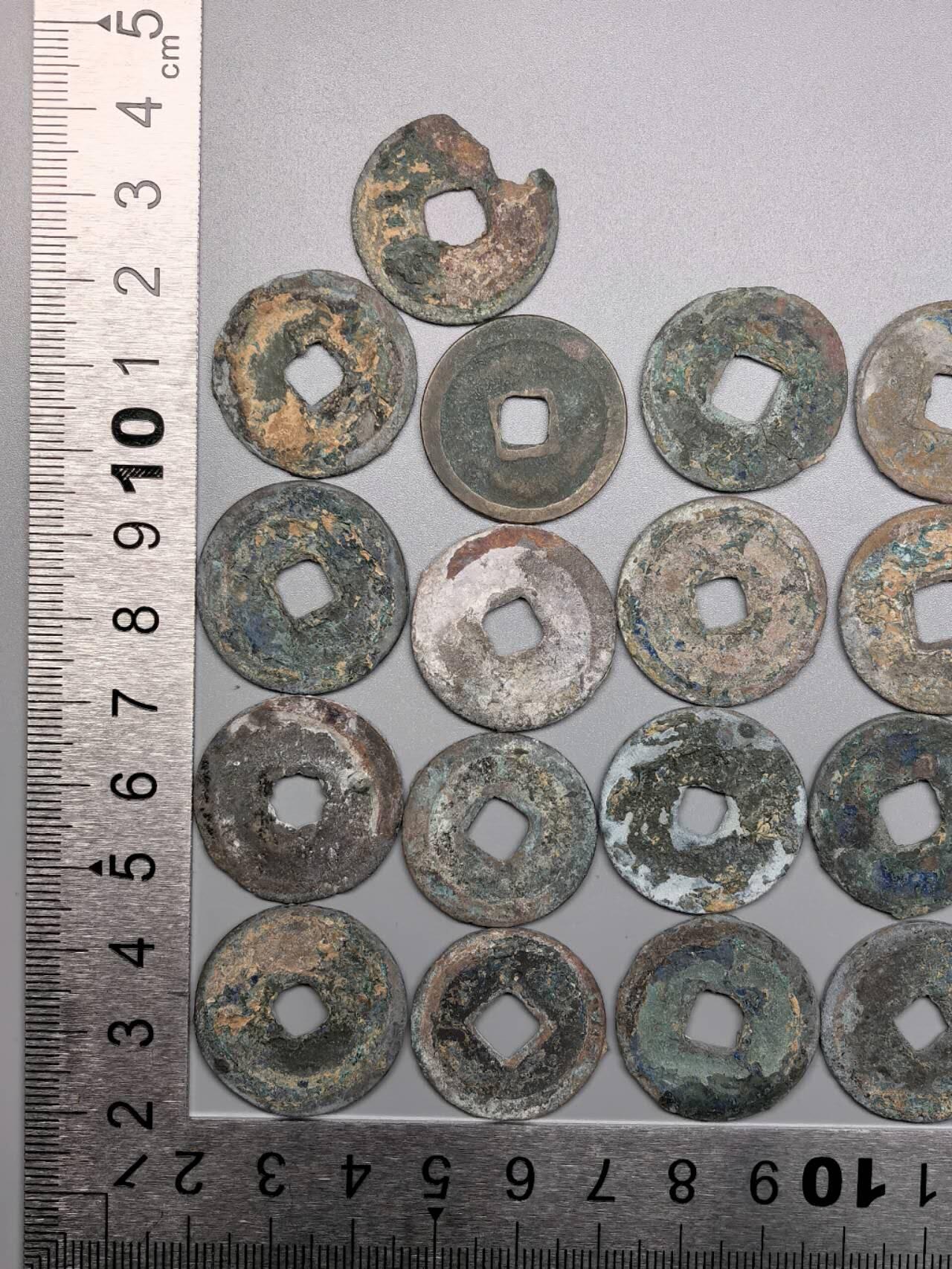 小驴勋章奖章收藏12月27日周六晚六点拍卖（珍爱和平，收藏战争，铭记历史，勿忘国耻，忠党爱国。有偿代拍，送拍规则在简介最后，参拍须阅读规则后再参拍，关系到运费包装发货时效真假辨别等关键信息，拍卖时不再发原图，看大图店主微信码在拍卖店铺介绍里） 开筒子铜钱一组品相如图