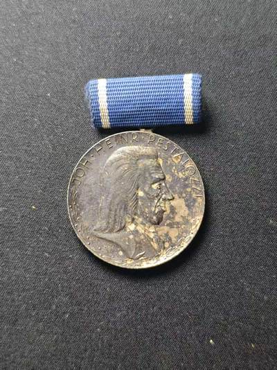 罗岚⭐爱藏⭐甄选专拍第三场-分享拍场赚佣（实体店在建中···） - 民主德国银级斐斯·泰洛奇奖章（授予为教育事业无私奉献的工作者、教授）早期版本提手挂漂亮