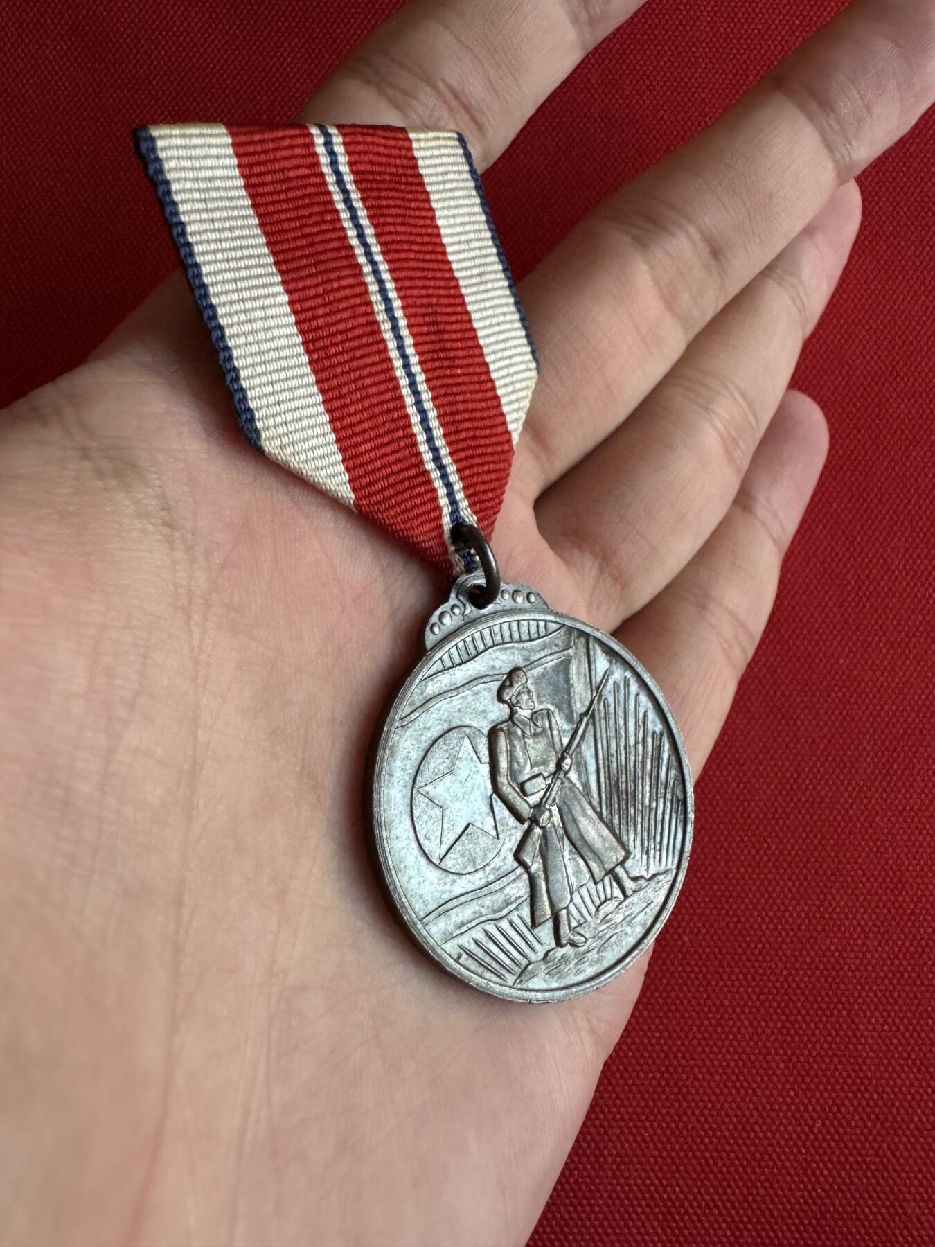 五哥徽章群   27号周六晚上八点4群联拍 银章