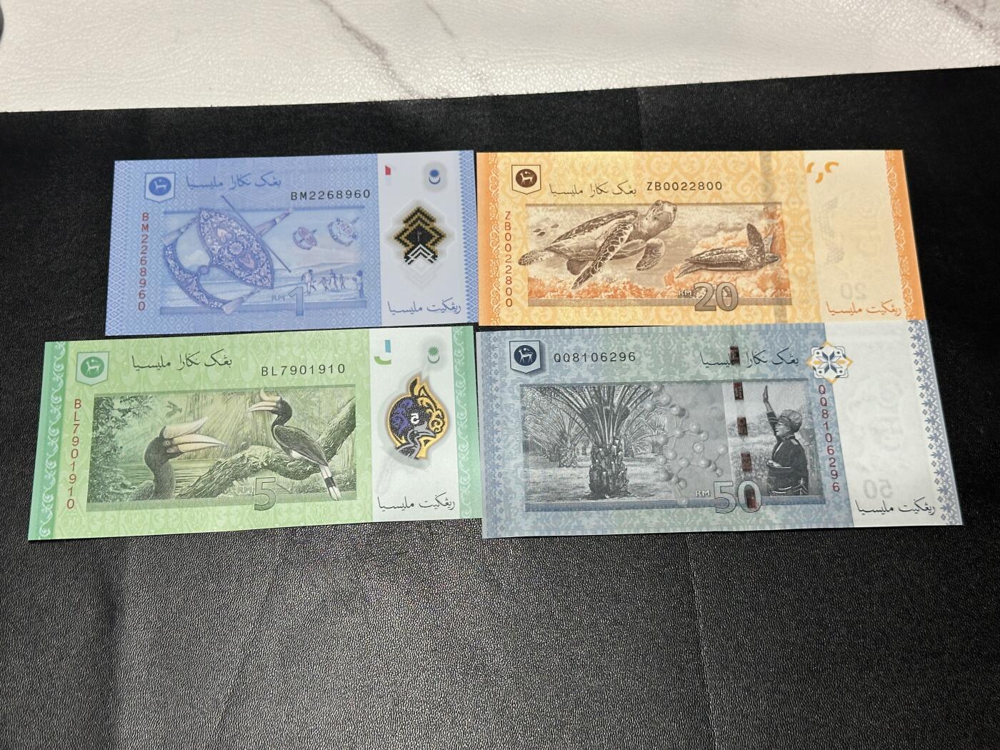 《外钞收藏家》第五百九十七期（年底收官场）（本平台长期征集拍品、欢迎藏友们联系合作） 马来西亚1-50林吉特 四张一起 张一起 全新UNC 号码不错