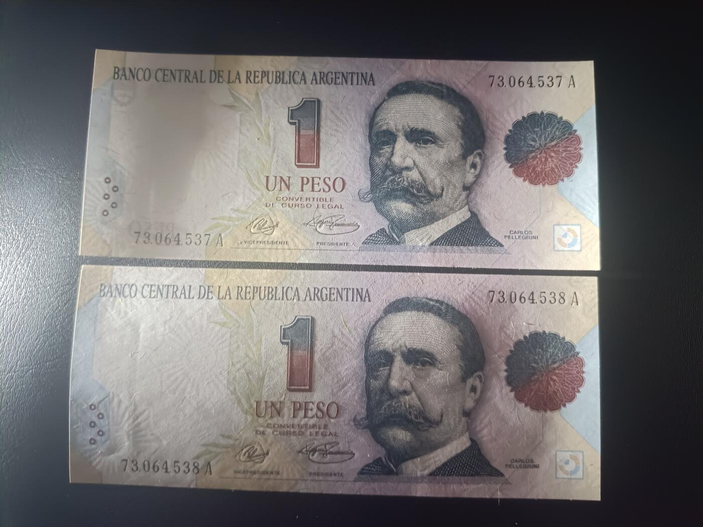 2025十二月第五期，总210期 阿根廷1993版1比索UNC批量两张连号，早期与美元等值版本，发行量被控制