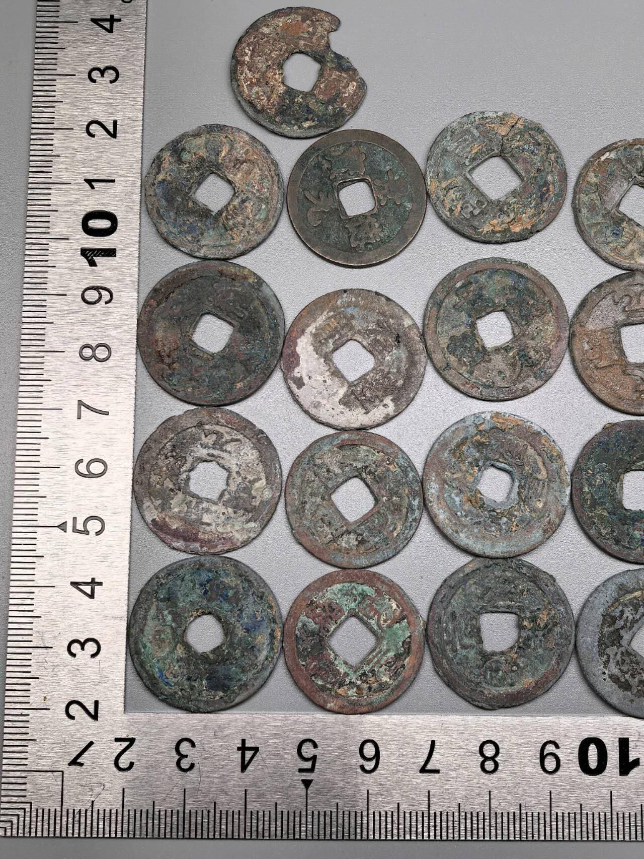 小驴勋章奖章收藏12月27日周六晚六点拍卖（珍爱和平，收藏战争，铭记历史，勿忘国耻，忠党爱国。有偿代拍，送拍规则在简介最后，参拍须阅读规则后再参拍，关系到运费包装发货时效真假辨别等关键信息，拍卖时不再发原图，看大图店主微信码在拍卖店铺介绍里） 开筒子铜钱一组品相如图