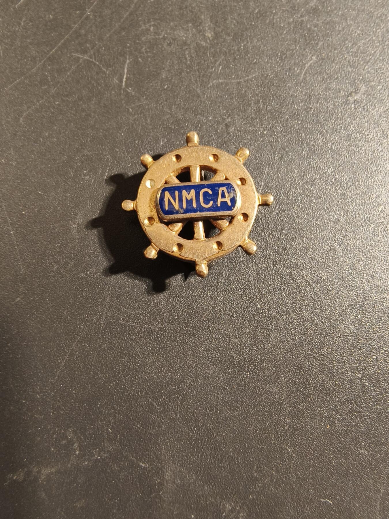 老王徽章第172期 美国全国海洋特许协会证章   40年代版本    铜质珐琅