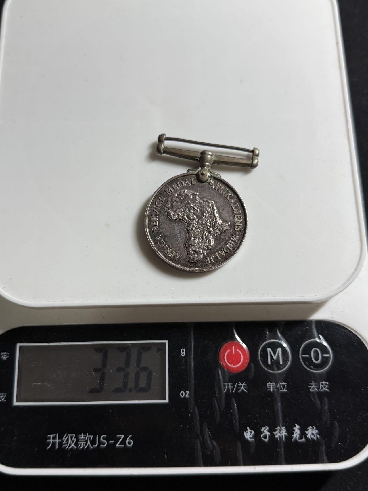 欢庆元旦！戎马世界章牌大赏第109期元旦大拍 英国非洲战役奖章，银制带边铭，重约33g