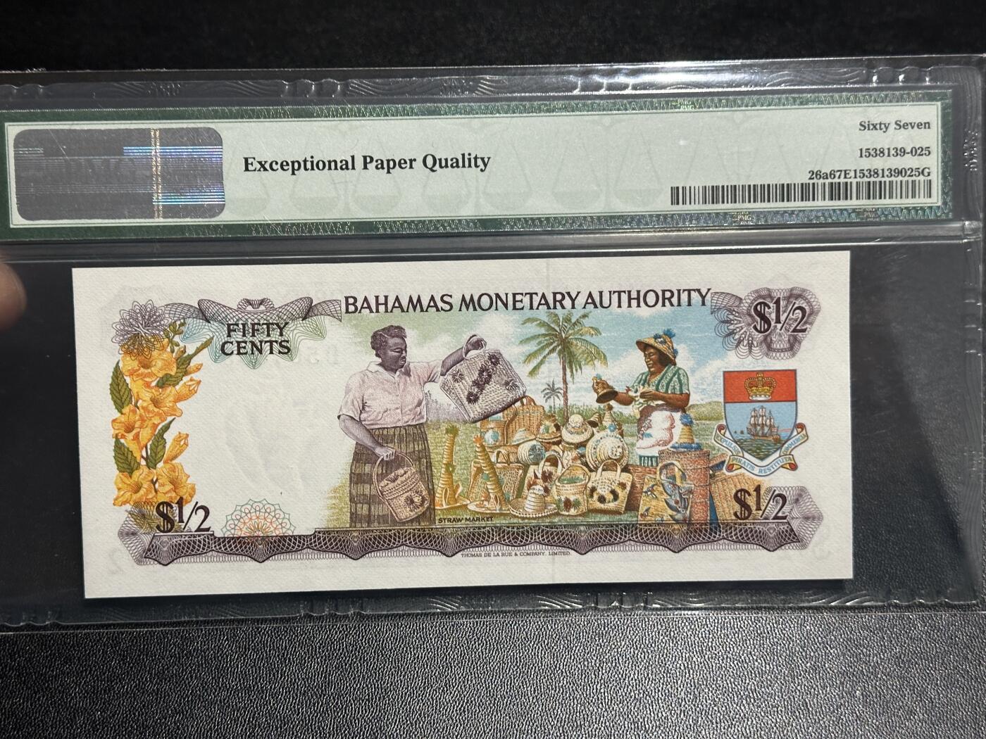 《外钞收藏家》第五百九十七期（年底收官场）（本平台长期征集拍品、欢迎藏友们联系合作） 1968年巴哈马1/2刀 女王彩背PMG67