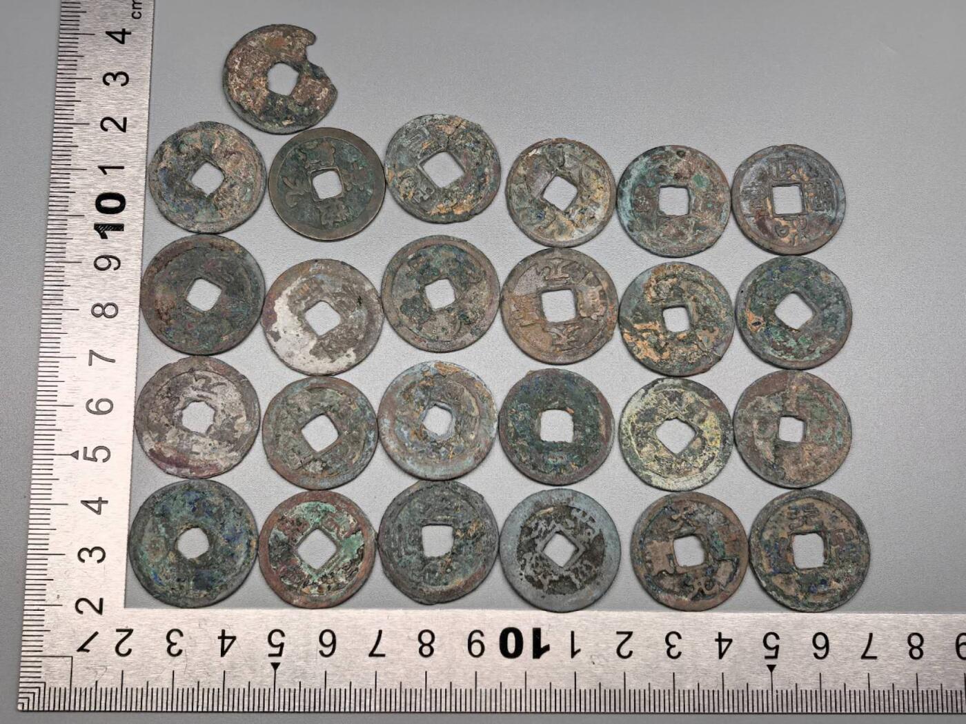 小驴勋章奖章收藏12月27日周六晚六点拍卖（珍爱和平，收藏战争，铭记历史，勿忘国耻，忠党爱国。有偿代拍，送拍规则在简介最后，参拍须阅读规则后再参拍，关系到运费包装发货时效真假辨别等关键信息，拍卖时不再发原图，看大图店主微信码在拍卖店铺介绍里） 开筒子铜钱一组品相如图