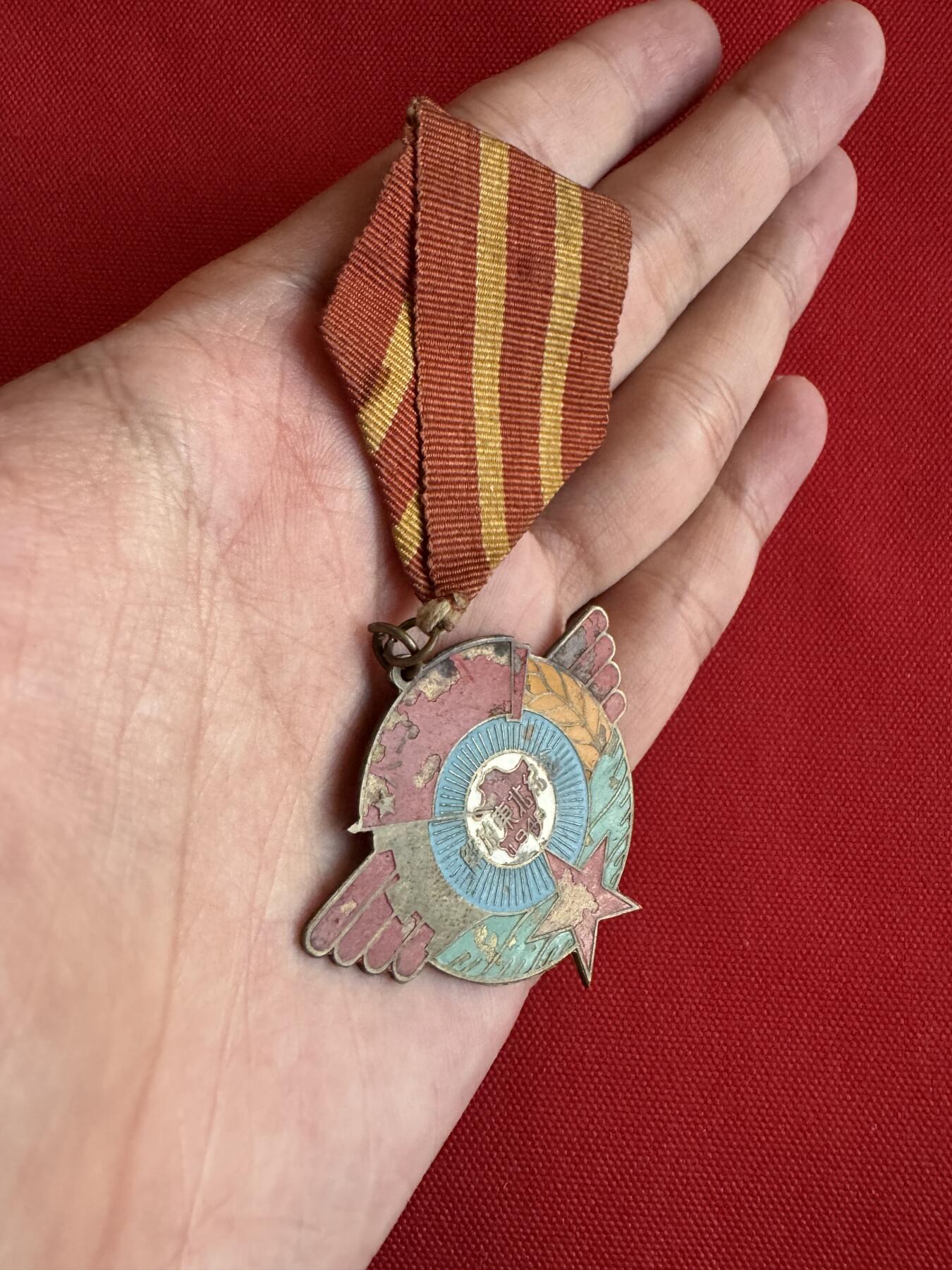 五哥徽章群   27号周六晚上八点4群联拍 铜章