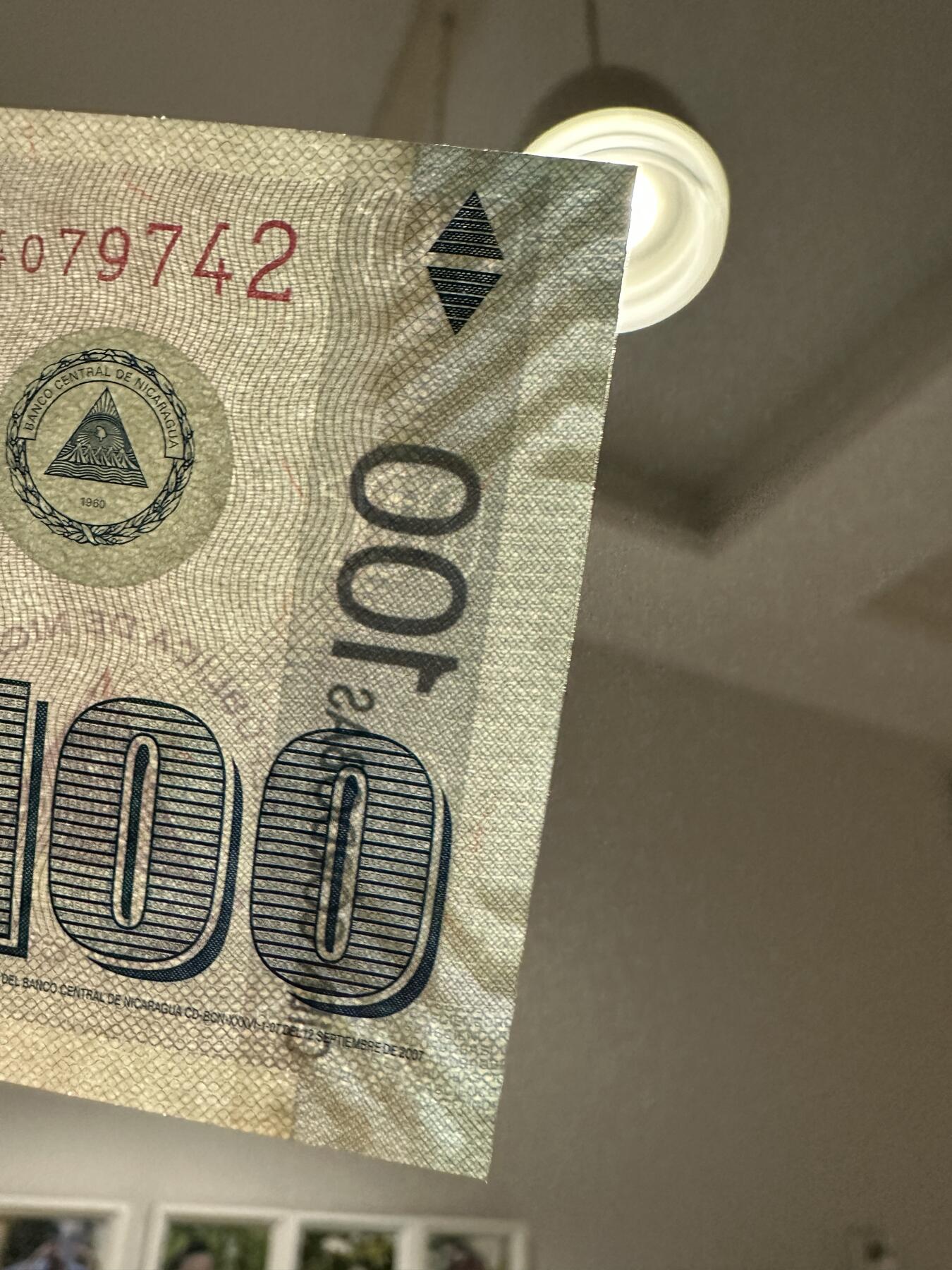 《外钞收藏家》第五百九十七期（年底收官场）（本平台长期征集拍品、欢迎藏友们联系合作） 尼加拉瓜5-100面额 六张一起 50面额有两个版本 有两张是纪念钞 全新UNC A冠/A1冠 100面额有点剪裁瑕疵