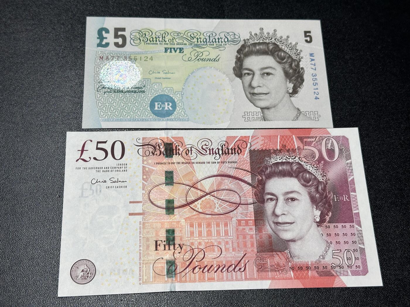 《外钞收藏家》第五百九十七期（年底收官场）（本平台长期征集拍品、欢迎藏友们联系合作） 英国E序列5镑全新轻微潮点+F序列50镑 全新